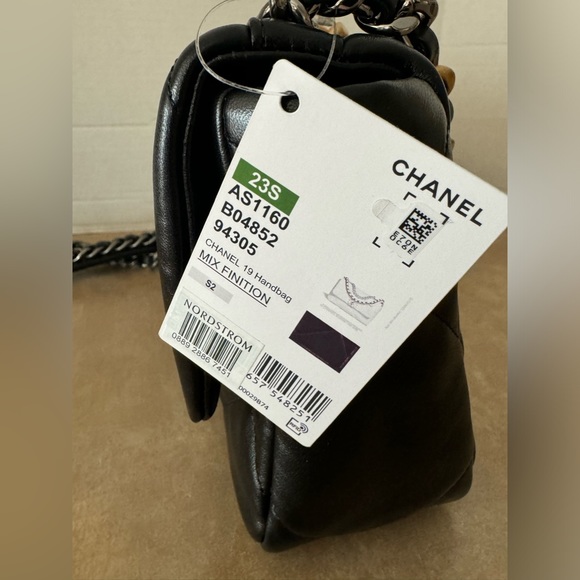 Chanel 19 Handbag - Brand New - Picture 3 of 15